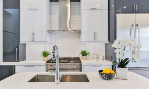 KAKO ORGANIZIRATI KUHINJU – KRATKI VODIČ